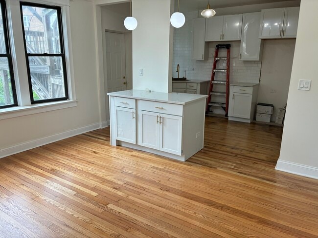 6142 S Rhodes Ave, Unit 2 in Chicago, IL - Building Photo - Building Photo