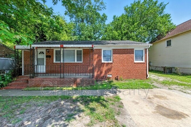 property at 2113 Victoria Blvd