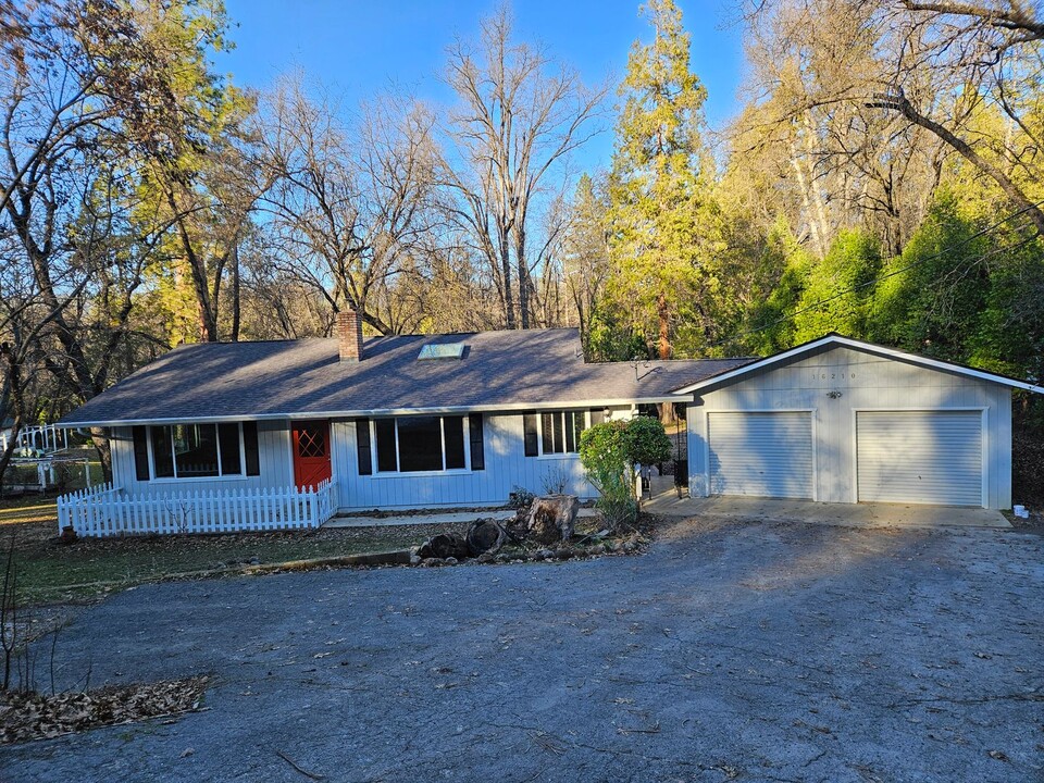 16210 Hidden Valley Rd in Sonora, CA - Building Photo