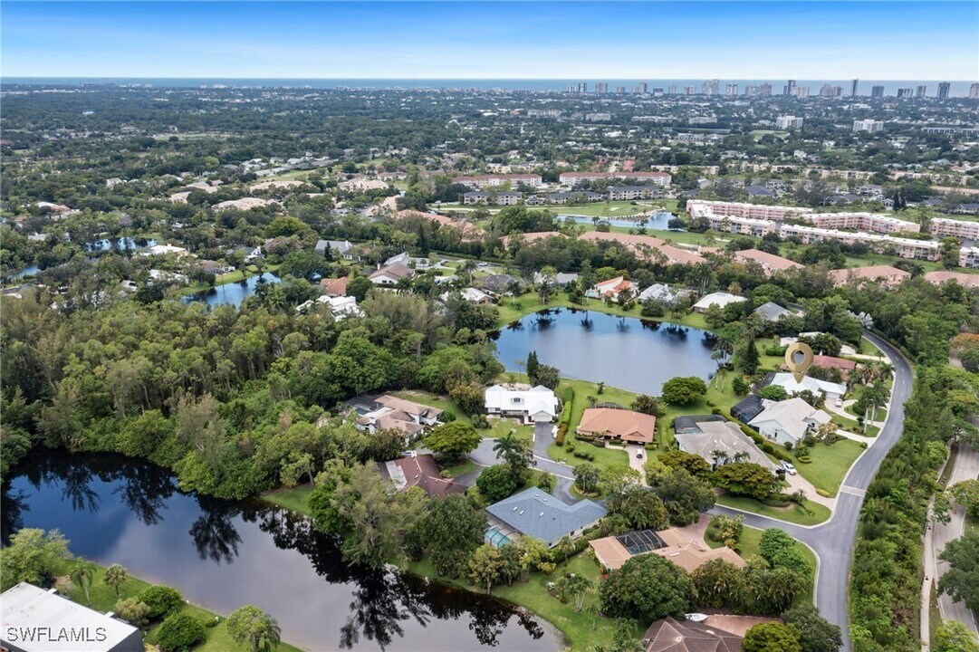1380 Bald Eagle Dr in Naples, FL - Building Photo