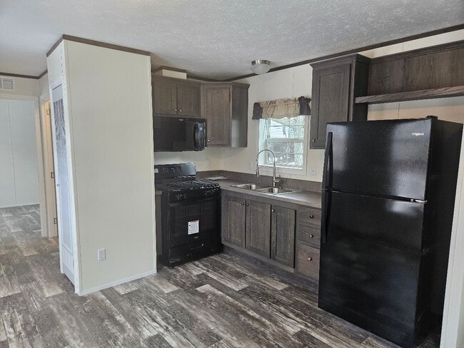 property at 20 Providence New London Tpke