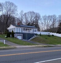 39 Foxon Rd, Unit Spacious 1 Bedroom APT in East Haven, CT - Building Photo