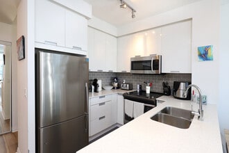 75 Eglinton Ave E in Toronto, ON - Building Photo - Building Photo