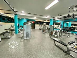 146 Meserole St, Unit 3F in Brooklyn, NY - Building Photo - Building Photo