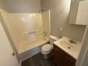 318 Station Crossing Dr in Albany, GA - Building Photo - Building Photo