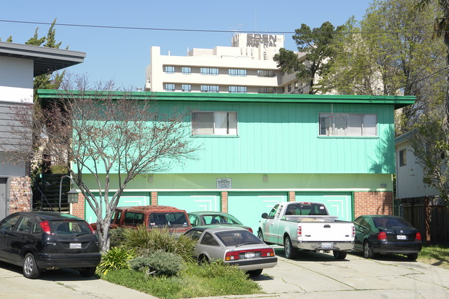 2532 Denning Ct in Castro Valley, CA - Foto de edificio - Building Photo