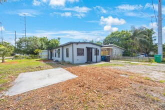 1942 N Betty Ln in Clearwater, FL - Building Photo - Building Photo