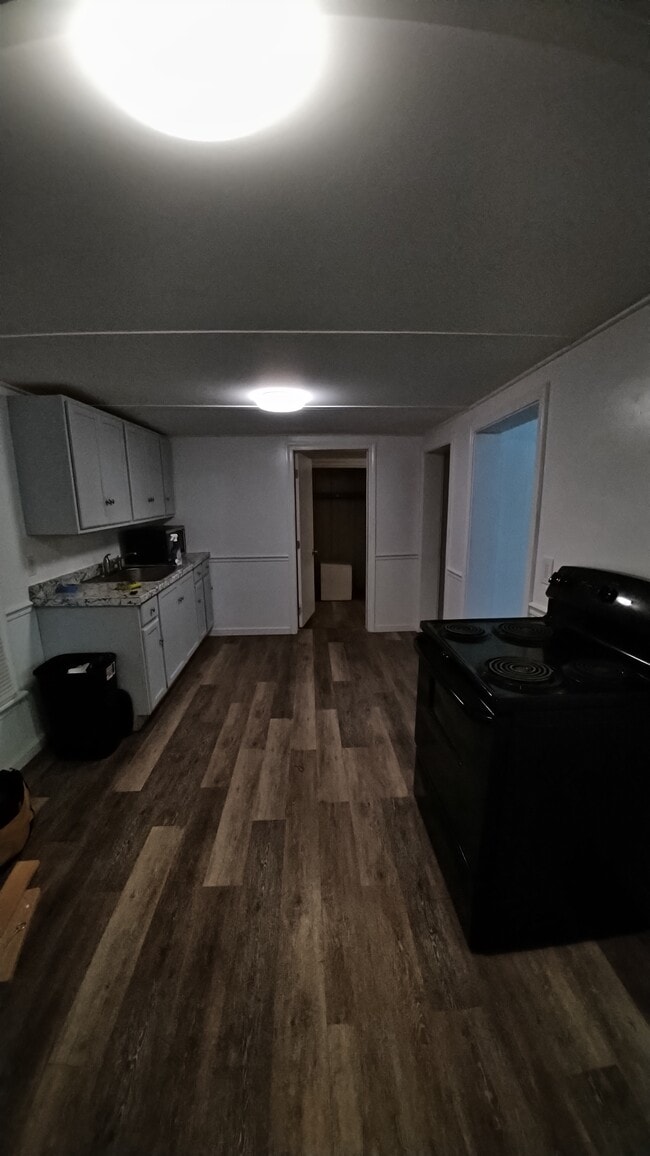 8 Spofford St, Unit 1 in Claremont, NH - Building Photo - Building Photo