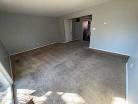 1338 S 14th St in St. Charles, IL - Building Photo