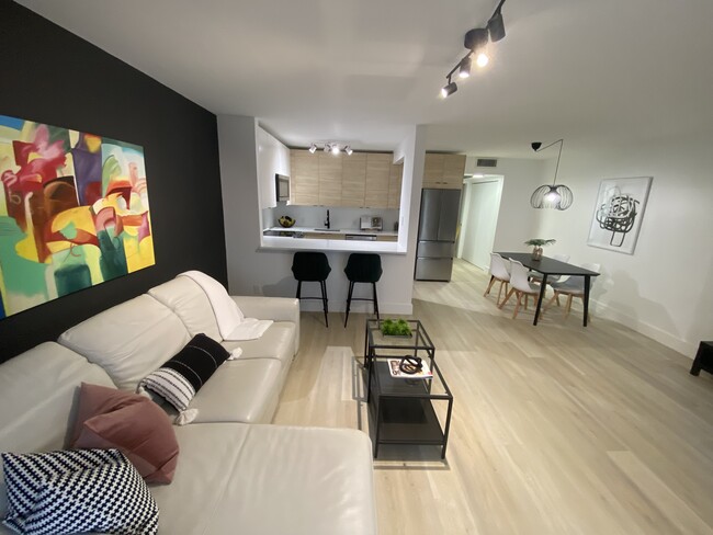 111 Mansfield C, Unit New Boca Villa in Boca Raton, FL - Building Photo - Building Photo