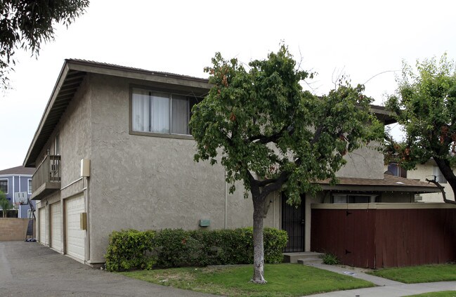 1200 S Sunburst Way in Anaheim, CA - Building Photo - Building Photo