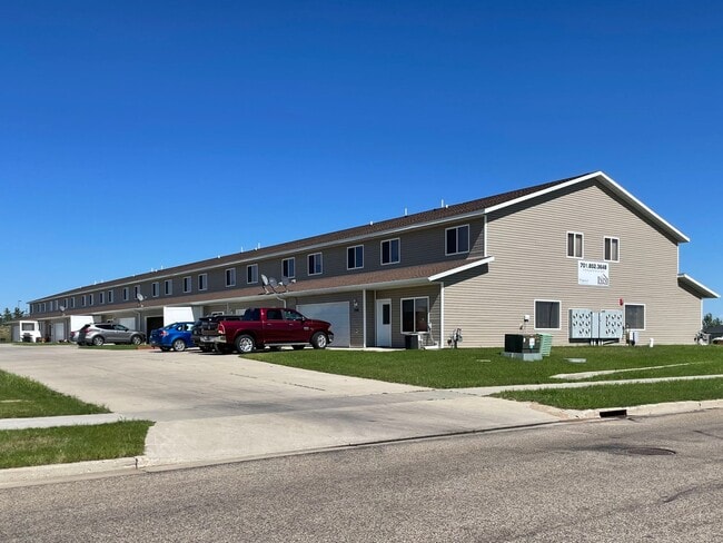 2176 Landmark Cir in Minot, ND - Building Photo - Building Photo