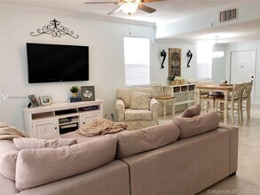 1372 Veracruz Ln in Weston, FL - Building Photo - Building Photo
