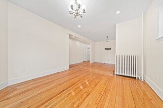 108 Trowbridge St, Unit 1 in Cambridge, MA - Foto de edificio - Building Photo