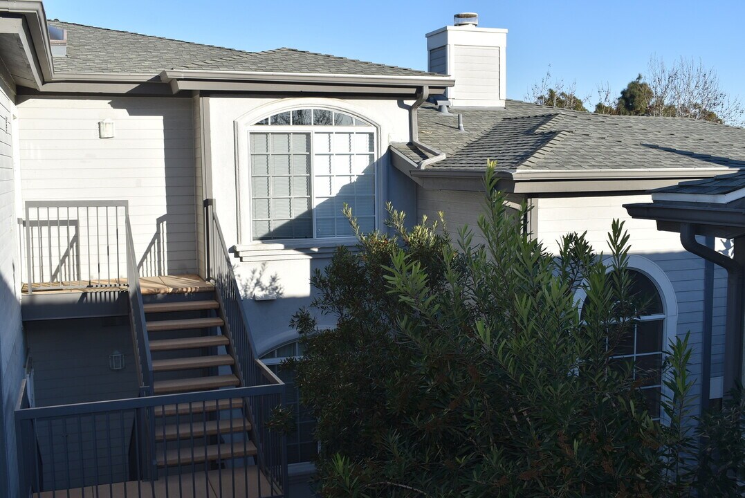 8609 Via Mallorca in San Diego, CA - Building Photo