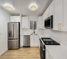 5945 Fauntleroy Way SW, Unit A in Seattle, WA - Building Photo