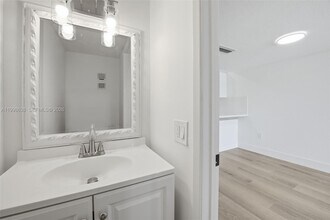 315 NW 109th Ave in Miami, FL - Building Photo - Building Photo