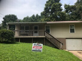 3028 Meadowview Dr in Parkersburg, WV - Building Photo