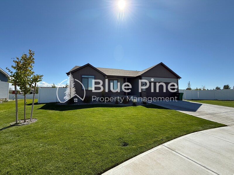 3758 Inglewood Dr in Ammon, ID - Building Photo