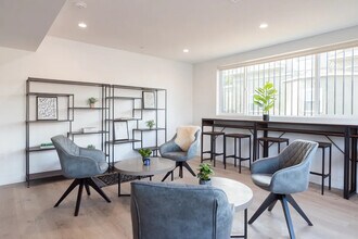1622 W 35th Pl in Los Angeles, CA - Building Photo - Building Photo