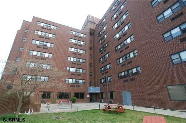 122 E Main St in Millville, NJ - Building Photo - Building Photo