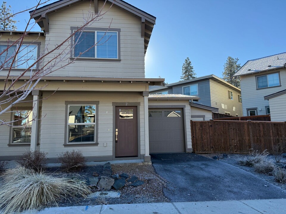 20133 Flowing Water Wy in Bend, OR - Building Photo