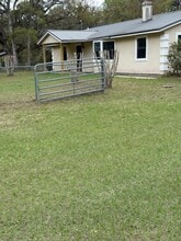 9579 Co Rd 252 in Live Oak, FL - Foto de edificio - Building Photo