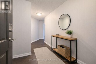 125 Western Battery Rd in Toronto, ON - Building Photo - Building Photo