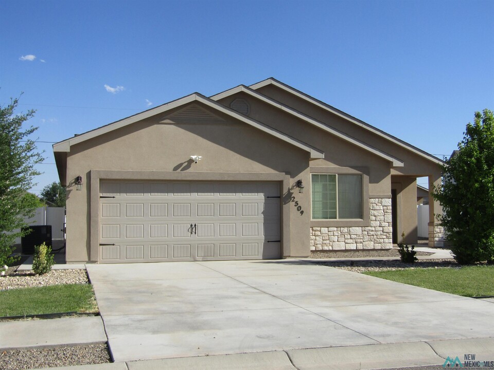 2509 W Ray Ave in Artesia, NM - Building Photo