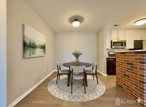 263 Crosspointe Dr in East Brunswick, NJ - Building Photo - Building Photo