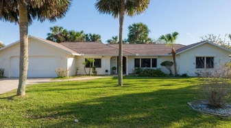 55 Bay Harbour Dr in Ponce Inlet, FL - Building Photo