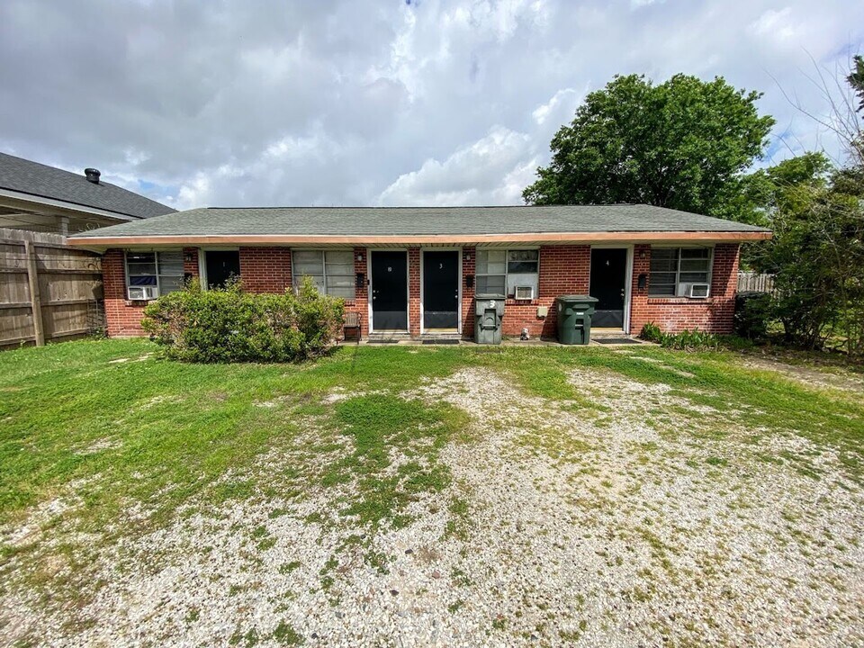 417 6th St-Unit -4 in Lake Charles, LA - Building Photo