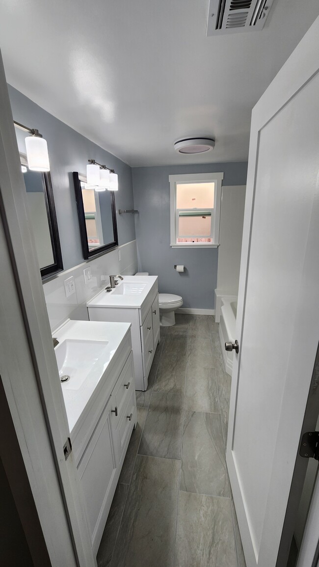 414 Avenue F, Unit B in Redondo Beach, CA - Foto de edificio - Building Photo