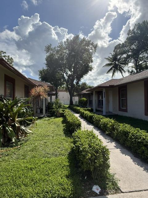 1215 Hyacinth Pl