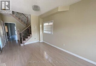 220 Farmstead Rd in Richmond Hill, ON - Building Photo - Building Photo