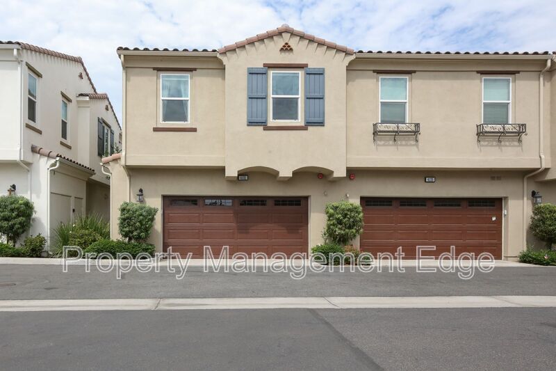 4121 Sitio Flor in Oceanside, CA - Building Photo