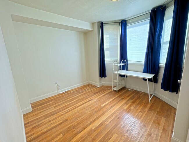 287 Dorchester St, Unit 3 in Boston, MA - Building Photo - Building Photo