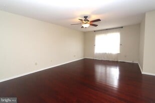 403 Essex Ct in Lansdale, PA - Building Photo