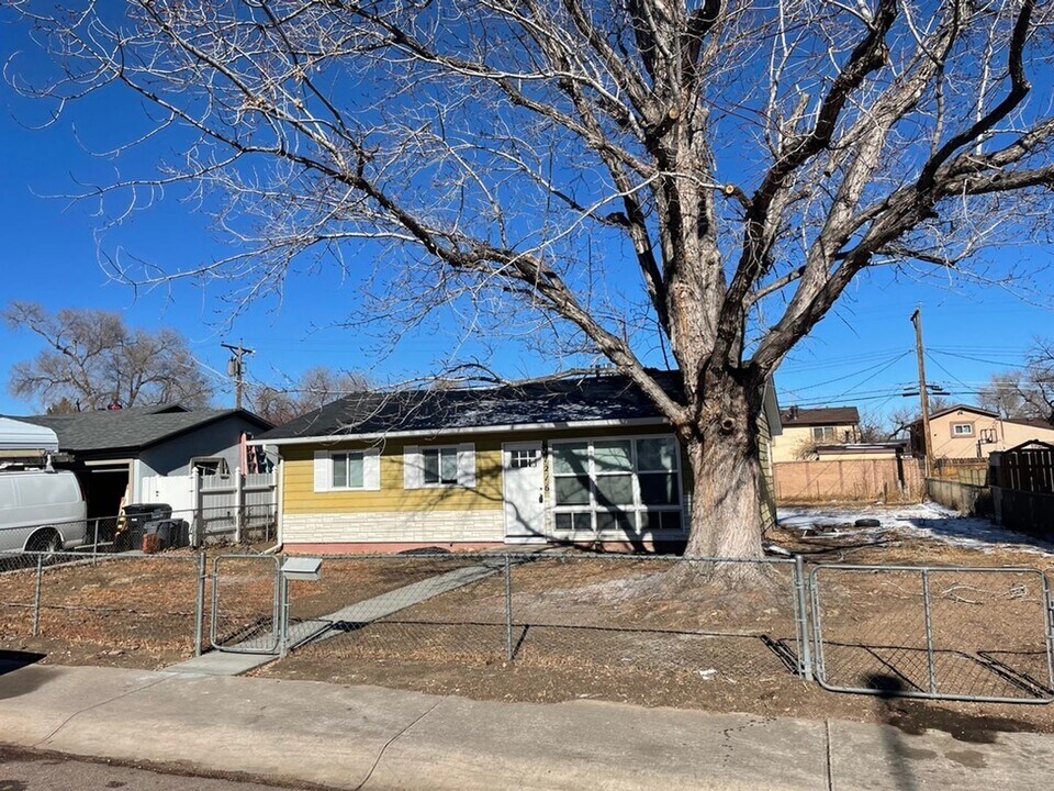 1216 Pando Ave in Colorado Springs, CO - Building Photo