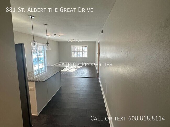 881 St Albert the Great Dr in Sun Prairie, WI - Building Photo - Building Photo