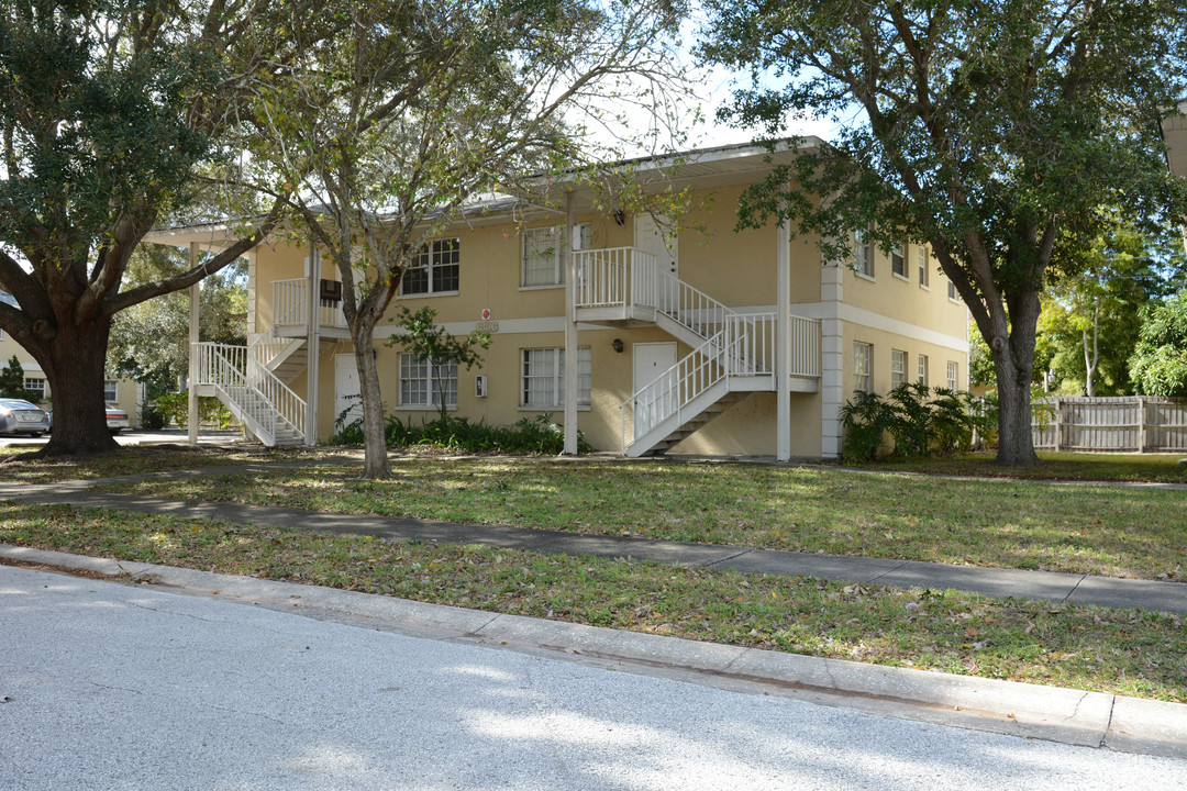 Pine Cove Villas in Clearwater, FL - Foto de edificio