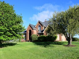 22050 Edgewater Rd in Omaha, NE - Building Photo