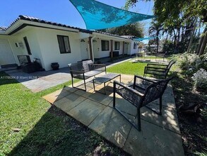 715 NE 6th St in Hallandale Beach, FL - Building Photo - Building Photo