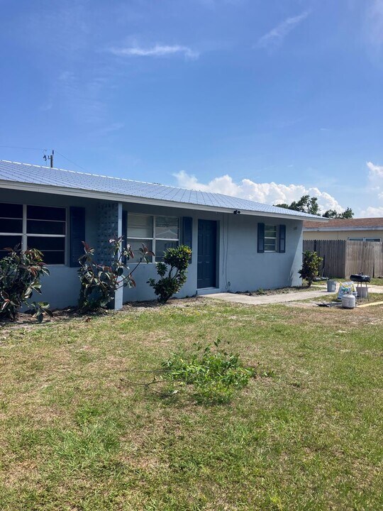 5102 La Salle St in Fort Pierce, FL - Building Photo