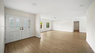 7100 SW 119th St in Pinecrest, FL - Building Photo - Building Photo