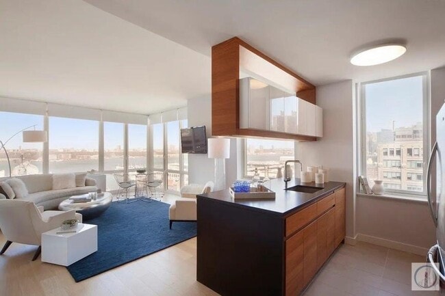 property at 550 W 45th St