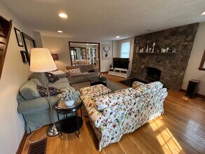 16 Pinevale Ave in Wellesley, MA - Building Photo - Building Photo