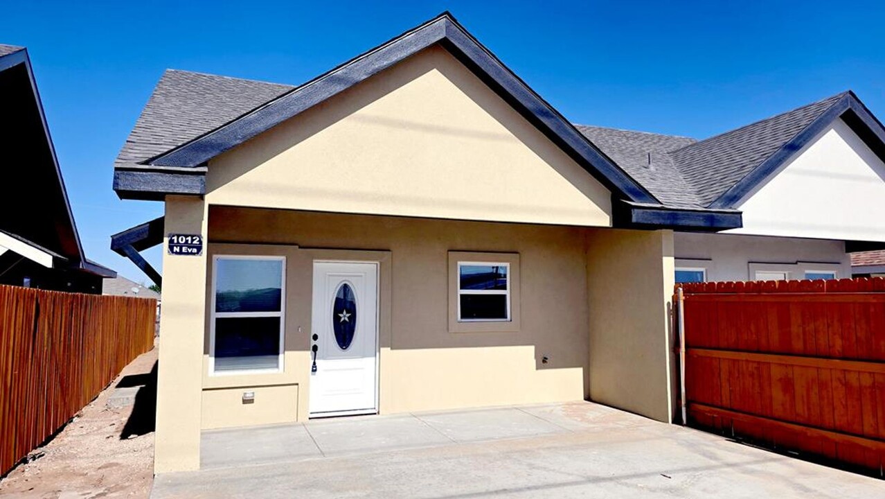 1012 N Eva Ave in Monahans, TX - Foto de edificio
