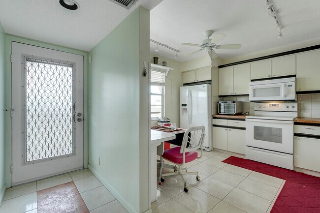 3305 Aruba Way in Coconut Creek, FL - Building Photo - Building Photo