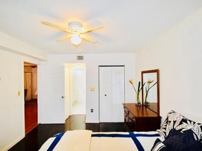 2881 N Oakland Forest Dr in Oakland Park, FL - Foto de edificio - Building Photo